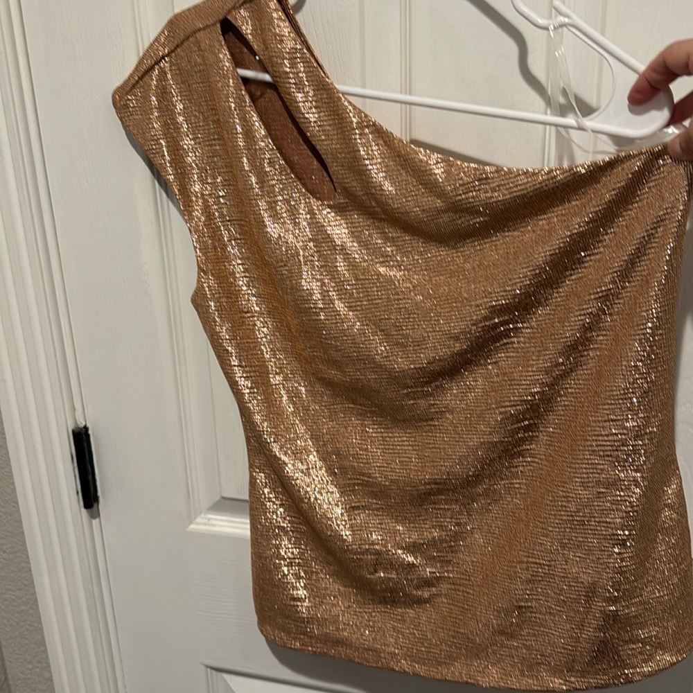 NWT one shoulder women’s top